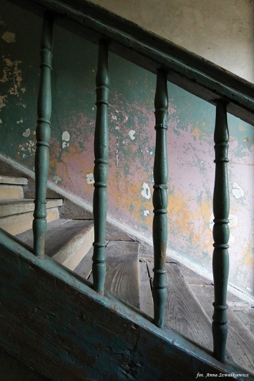 Balustrada schodów. Fot. Anna Szwałkiewicz 2019, źródło: lapidarium detalu.