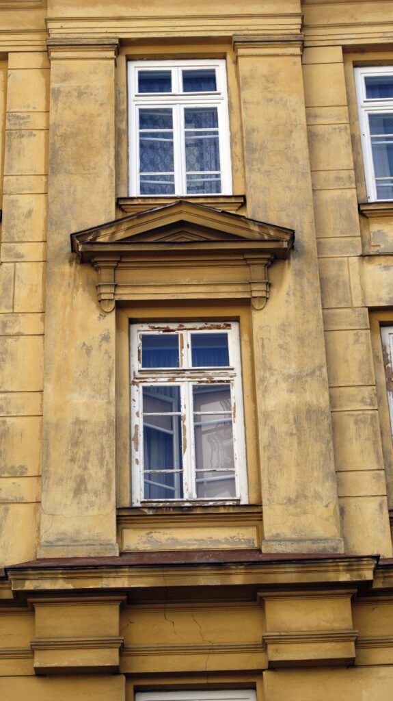 Okna elewacji frontowej. Fot. Monika Wesołowska, 2020, źródło: lapidarium detalu.