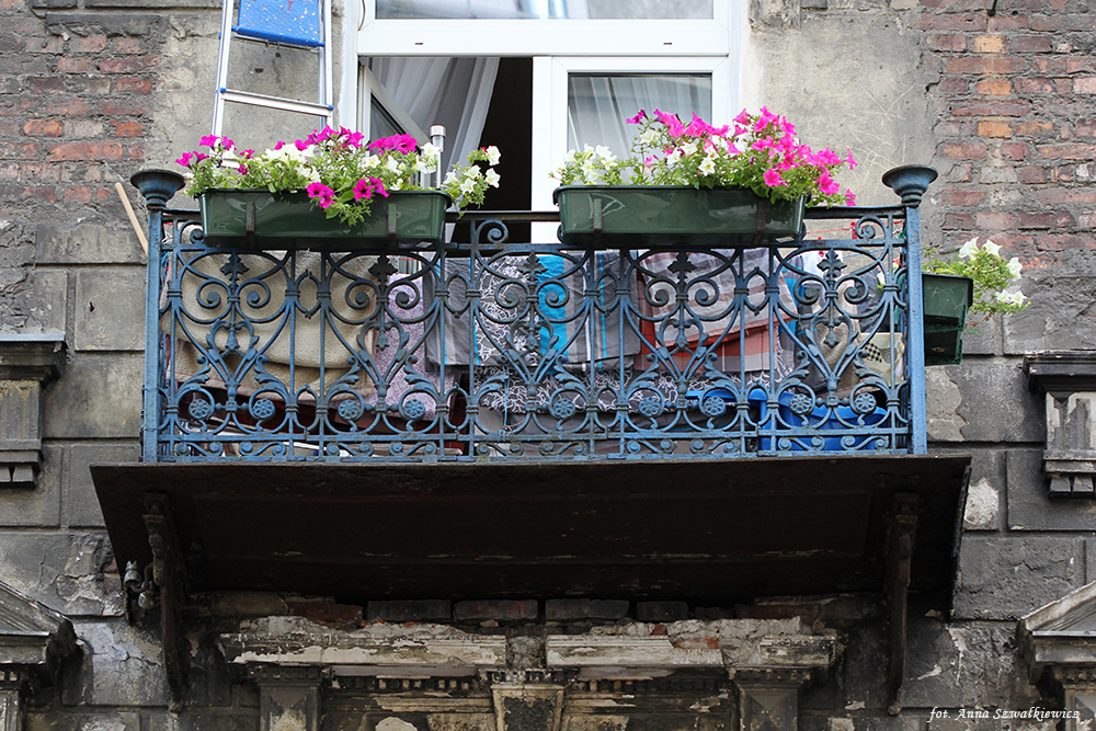 Balkon, elewacja frontowa. Fot. Anna Szwałkiewicz, 2020, źródło: lapidarium detalu.