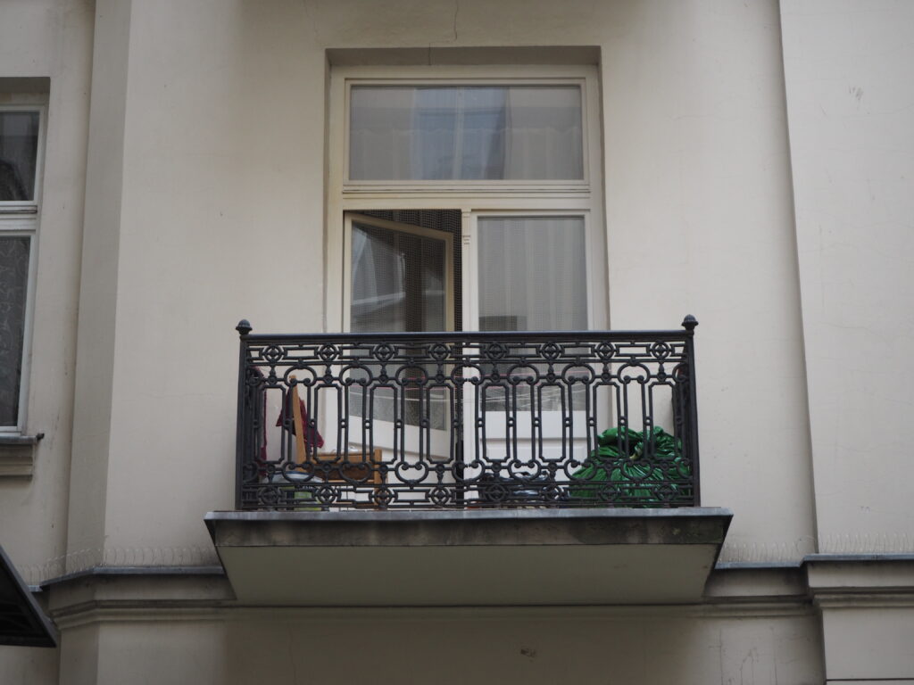 Balkon, elewacja podwórzowa. Fot. Jarosław Zieliński, 2020, źródło: lapidarium detalu.