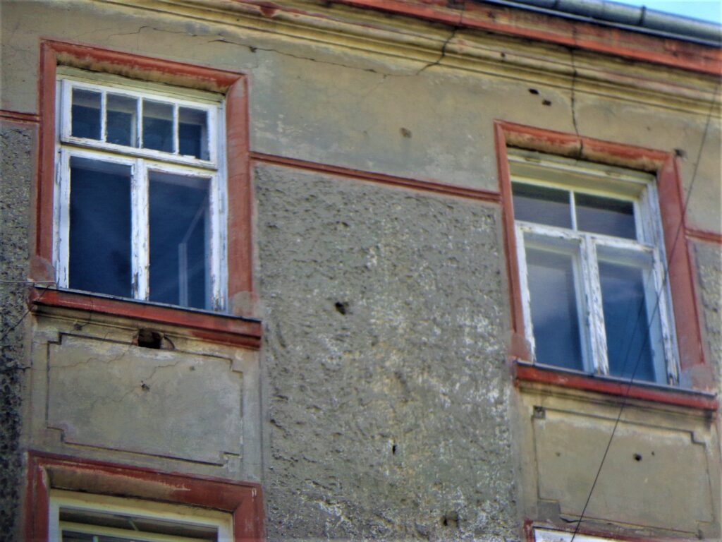 Okna elewacji frontowej. Fot. Robert Marcinkowski, 2019, źródło: lapidarium detalu.