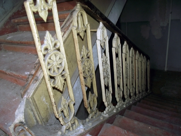 Balustrada schodów. Fot. Monika Wesołowska (zdjęcia archiwalne), źródło: zabytek.co