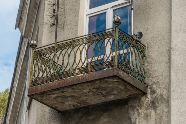 Balustrada balkonu. Fot. Jacek Szyszko, 2018, źródło: zabytek.co
