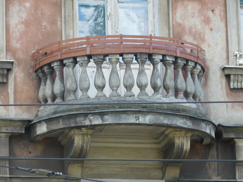 Balkon, budynek administracyjno-mieszkalny w kompleksie zajezdni tramwajowej, ul. Kawęczyńska 16. Fot. Daniel Bogacki, 2017, źródło: zabytek.co
