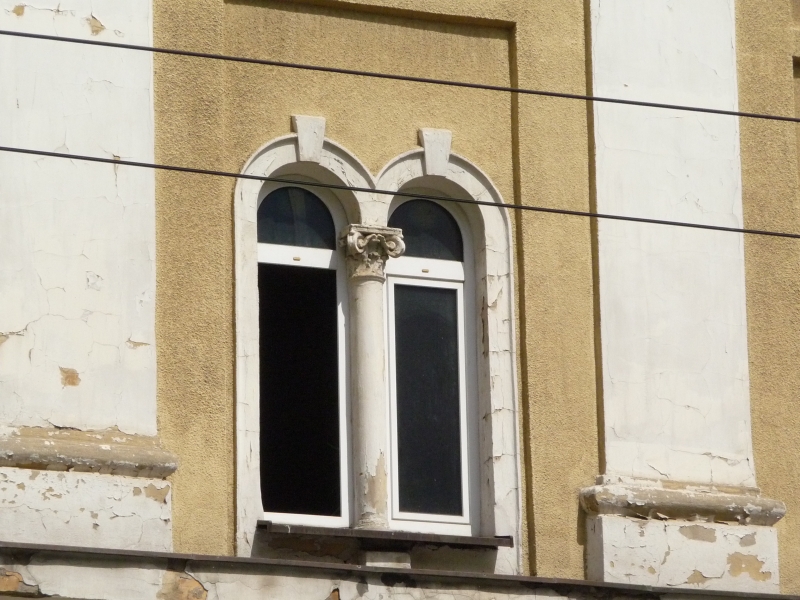 Okna, kamienica CARITAS, ul. Kawęczyńska 49. Fot. Ewa Barańska, 2017, źródło: zabytek.co