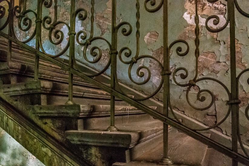 Balustrada schodów, kamienica frontowa. Fot. Jacek Szyszko, 2019, źródło: lapidarium detalu.