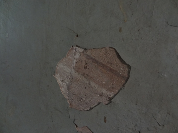 Pozostałości wymalowań na ścianach klatki schodowej w kamienicy frontowej. Fot. Katarzyna Komar-Michalczyk, 2019, źródło: lapidarium detalu.