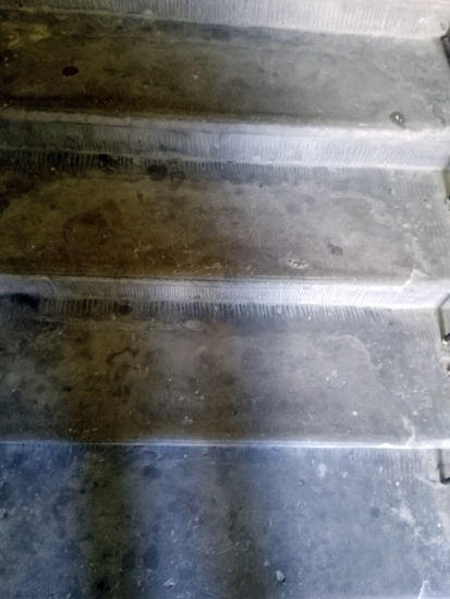 Stopnie schodów, główna klatka schodowa. Fot. Monika Wesołowska, 2019, źródło: lapidarium detalu.