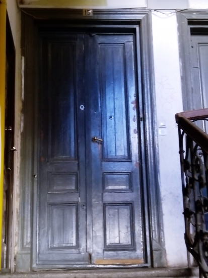 Drzwi do mieszkania. Fot. Monika Wesołowska, 2019, źródło: lapidarium detalu.
