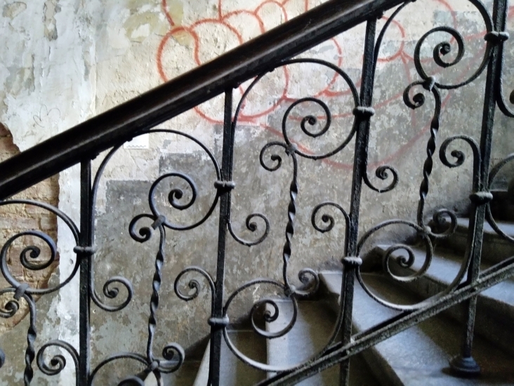 Balustrada schodów. Fot. Monika Wesołowska, 2019, źródło: lapidarium detalu.