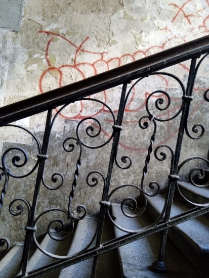Balustrada schodów. Fot. Monika Wesołowska, 2019, źródło: lapidarium detalu.