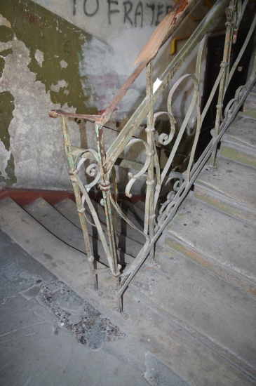 Balustrada schodów, 1. klatka schodowa. Fot. Jolanta Wojciechowska, 2019, źródło: lapidarium detalu.