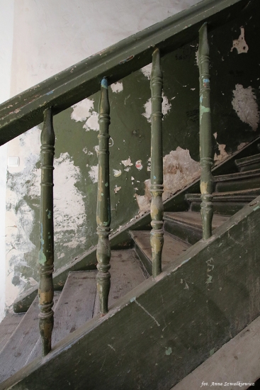 Balustrada schodów, 4. klatka schodowa. Fot. Anna Szwałkiewicz, 2019, źródło: lapidarium detalu.
