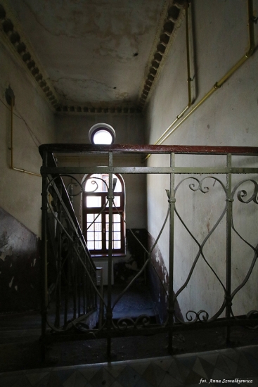 Ostatnie piętro 1. klatki schodowej. Fot. Anna Szwałkiewicz, 2019, źródło: lapidarium detalu.