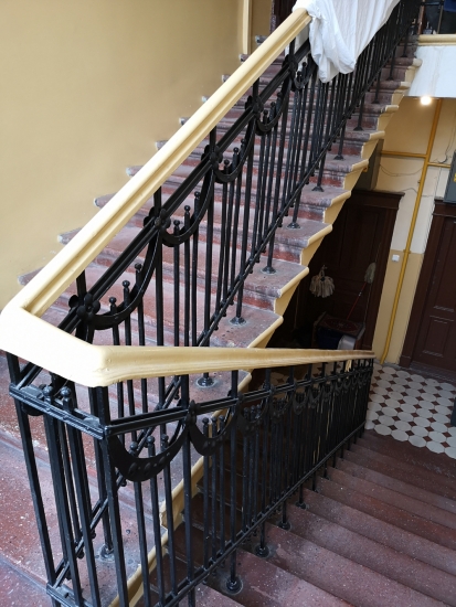 Balustrada między 3. a 4. piętrem, główna klatka schodowa. Fot. Anna Laskowska, 2019, źródło: lapidarium detalu.