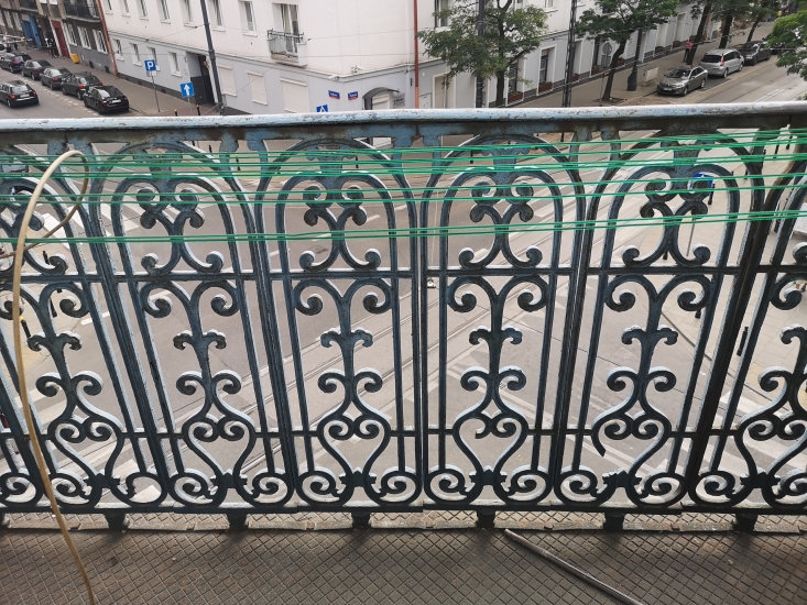Balustrada balkonu, narożnik elewacji frontowej, 1. piętro. Fot. Anna Laskowska, 2019, źródło: lapidarium detalu.