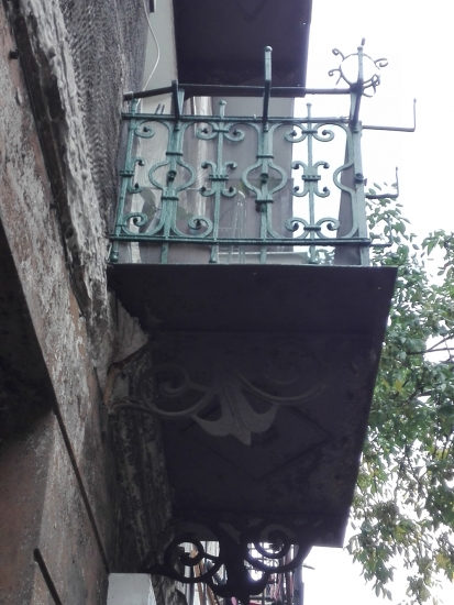 Balkon, elewacja frontowa, 2. kondygnacja, 5. oś. Fot. Jolanta Wojciechowska, 2019, źródło: lapidarium detalu.