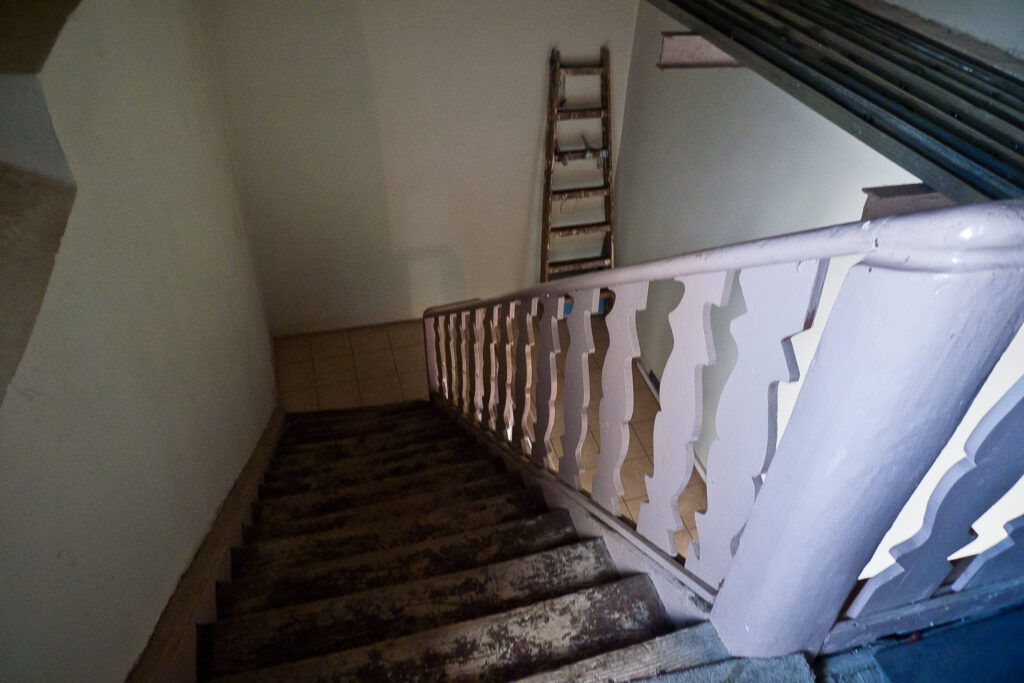 Balustrada schodów, d. oficyna boczna zachodnia. Fot. Teresa Adamiak, 2020, źródło: lapidarium detalu.