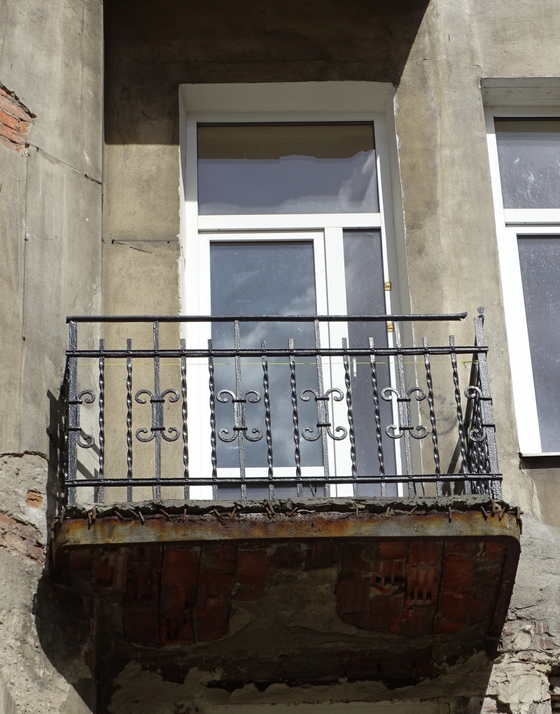 Balkon, kamienica, ul. Targowa 32. Fot. Piotr Stryczyński, 2017, źródło: zabytek.co