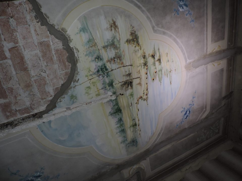 Dekoracja malarska stropu mieszkania, kamienica, ul. Targowa 21. Fot. Anna Laskowska, 2016 (zdjęcie archiwalne), źródło: zabytek.co