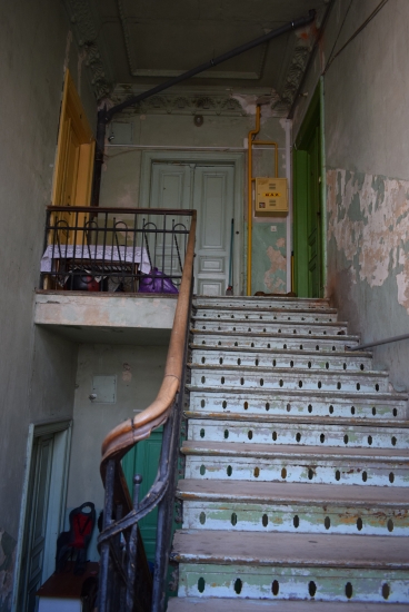 Schody głównej klatki schodowej. Strop głównej klatki schodowej. Fot. Alicja Łaszcz, 2019, źródło: lapidarium detalu.