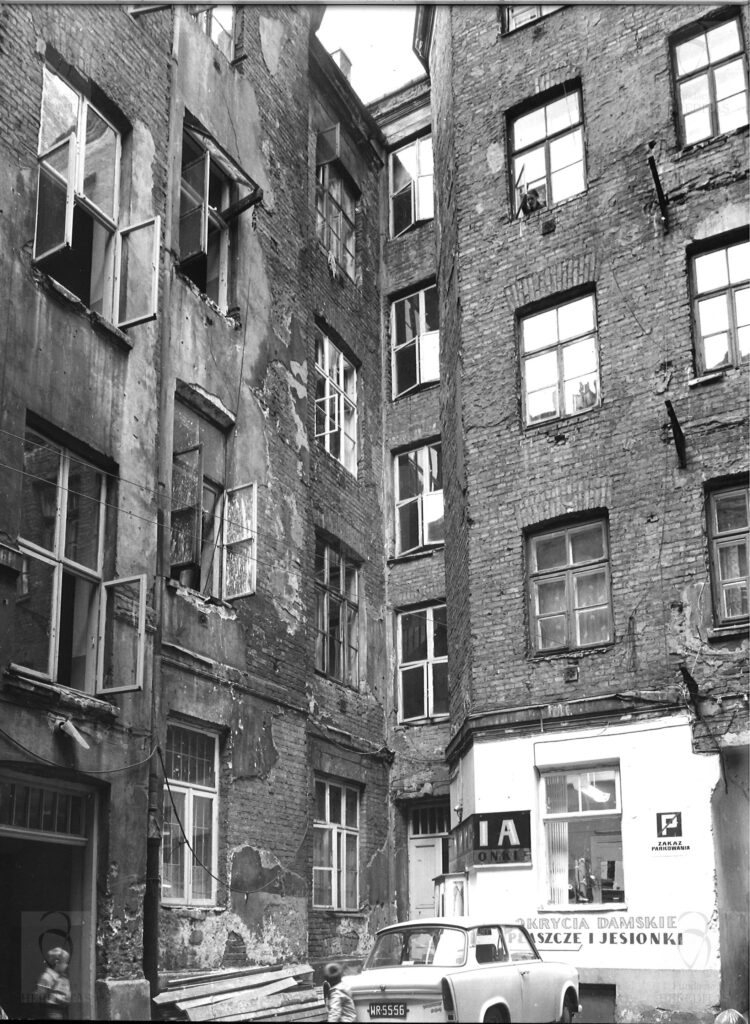 Targowa 48 - kamienica Fragment elewacji od podwórza oficyna lewa i równoległa do ulicy, fot. Bohdan Olechnicki, 1977, Archiwum WUOZ w Warszawie