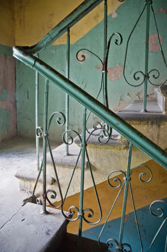 Balustrada, klatka schodowa. Fot. Teresa Adamiak, 2021, źródło: Res in Ornamento