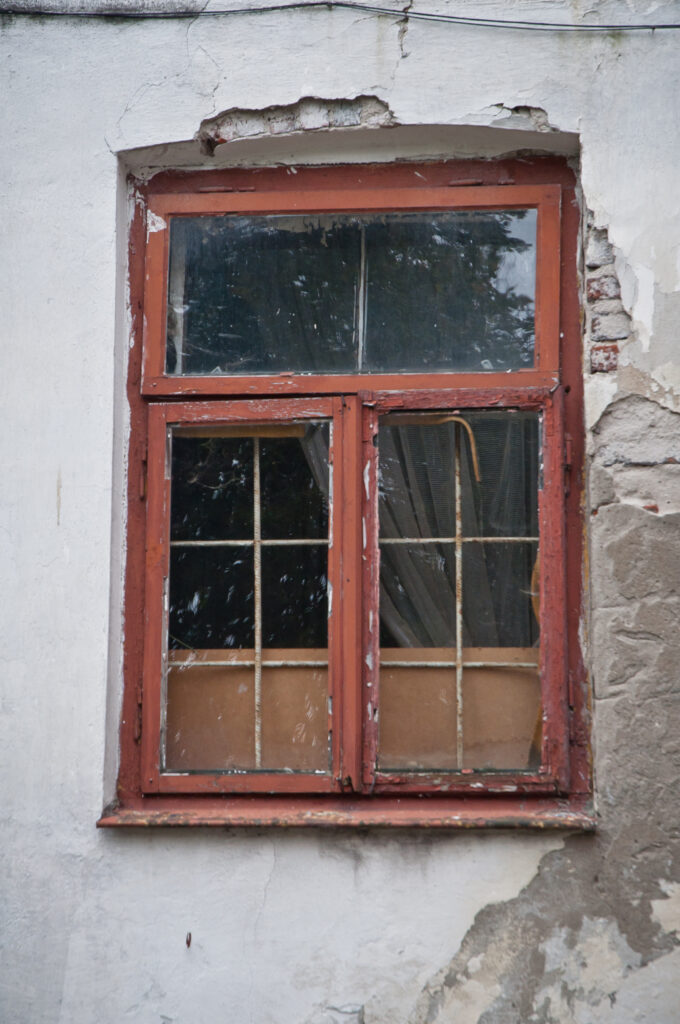 Okno, elewacje tylna (33). Fot. Teresa Adamiak, 2021, źródło: Res in Ornamento