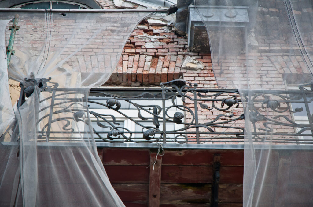 Balustrada balkonu. Fot. Teresa Adamiak, 2021, źródło: Res in Ornamento