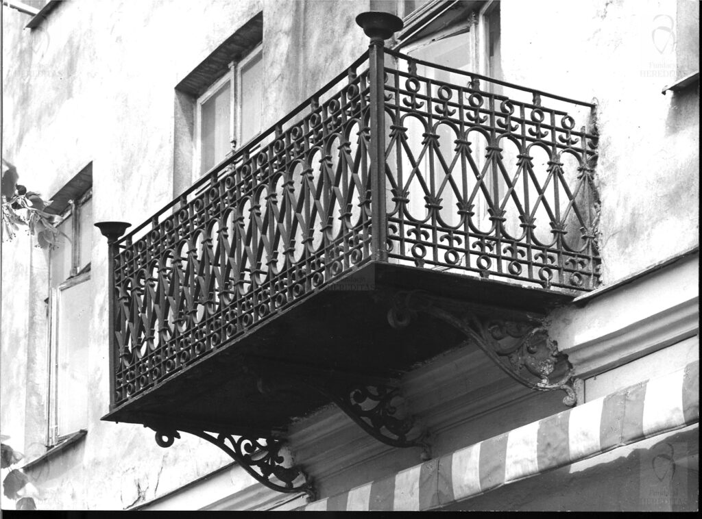 Targowa 14 - kamienica Balkon fasady, fot. Bohdan Olechnicki, 1977, Archiwum WUOZ w Warszawie