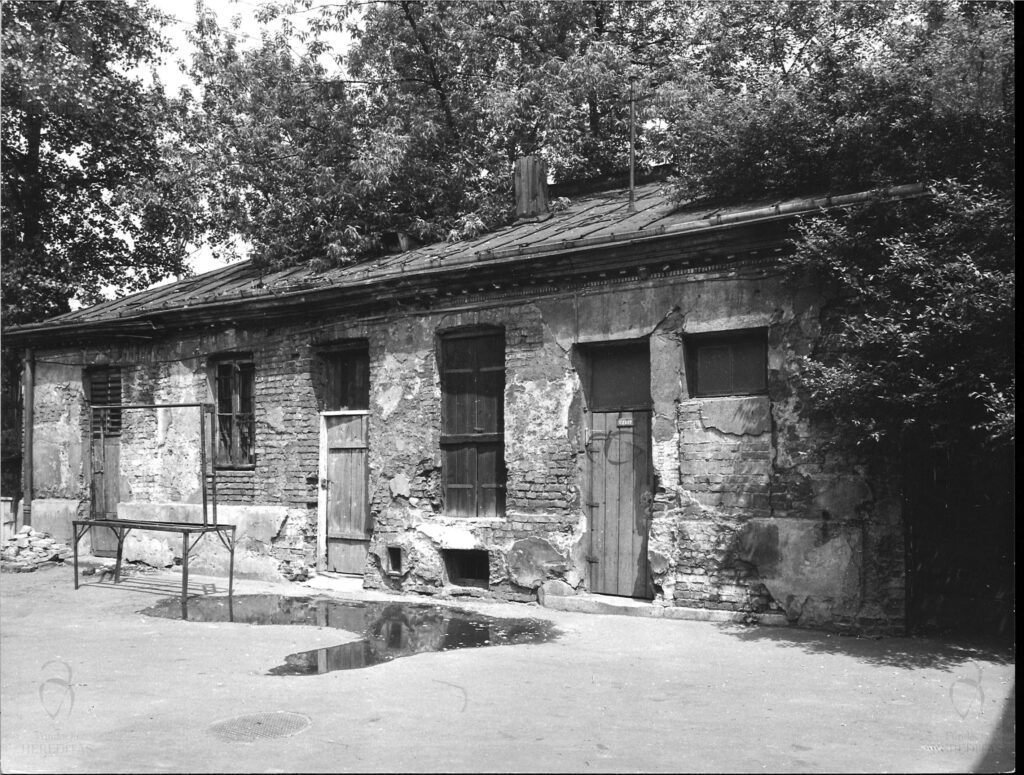 Targowa 14 - kamienica Zabudowa gospodarcza w podwórzu IV, fot. Bohdan Olechnicki, 1977, Archiwum WUOZ w Warszawie