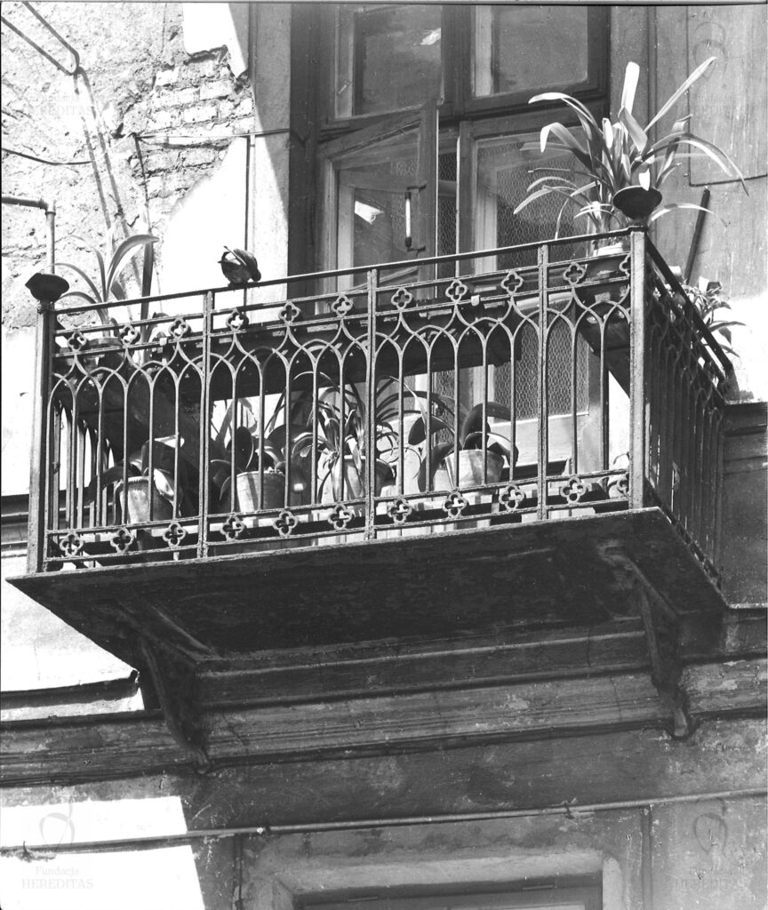 Targowa 14 - kamienica Balkon w podwórzu I, fot. Bohdan Olechnicki, 1977, Archiwum WUOZ w Warszawie