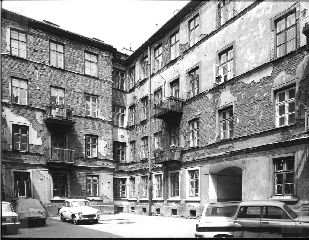 Targowa 14 - kamienica Elewacje od podwórza II, fot. Bohdan Olechnicki, 1977, Archiwum WUOZ w Warszawie