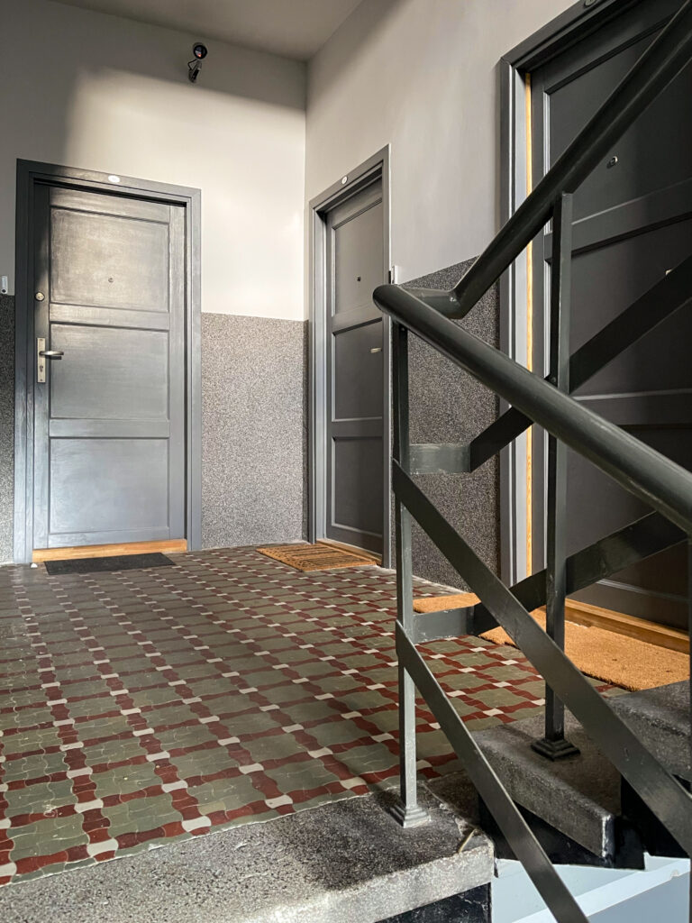Klatka schodowa, trzecie piętro. Fot. Mariusz Majewski, 2021, źródło: Res in Ornamento