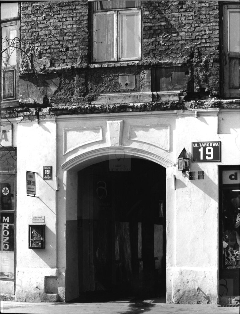 Targowa 19 - kamienica Brama, fot. Bohdan Olechnicki, 1977, Archiwum WUOZ w Warszawie