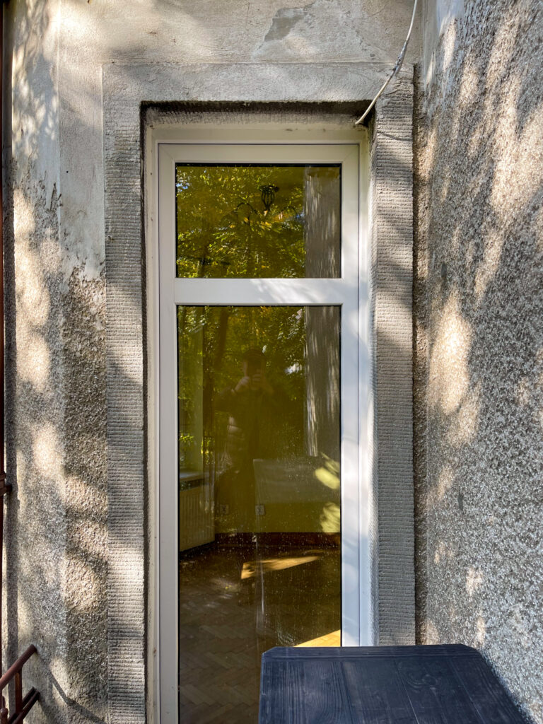 Obramienie okna, elewacja tylna. Fot. Mariusz Majewski, 2021, źródło: Res in Ornamento