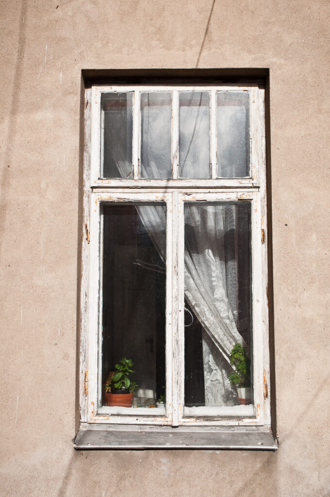 Okno, elewacja tylna. Fot. Teresa Adamiak, 2021, źródło: Res in Ornamento