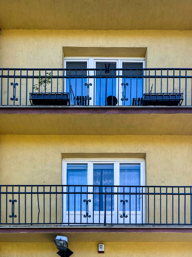 Balkony, elewacja frontowa. Fot. Mariusz Majewski, 2021, źródło: Res in Ornamento
