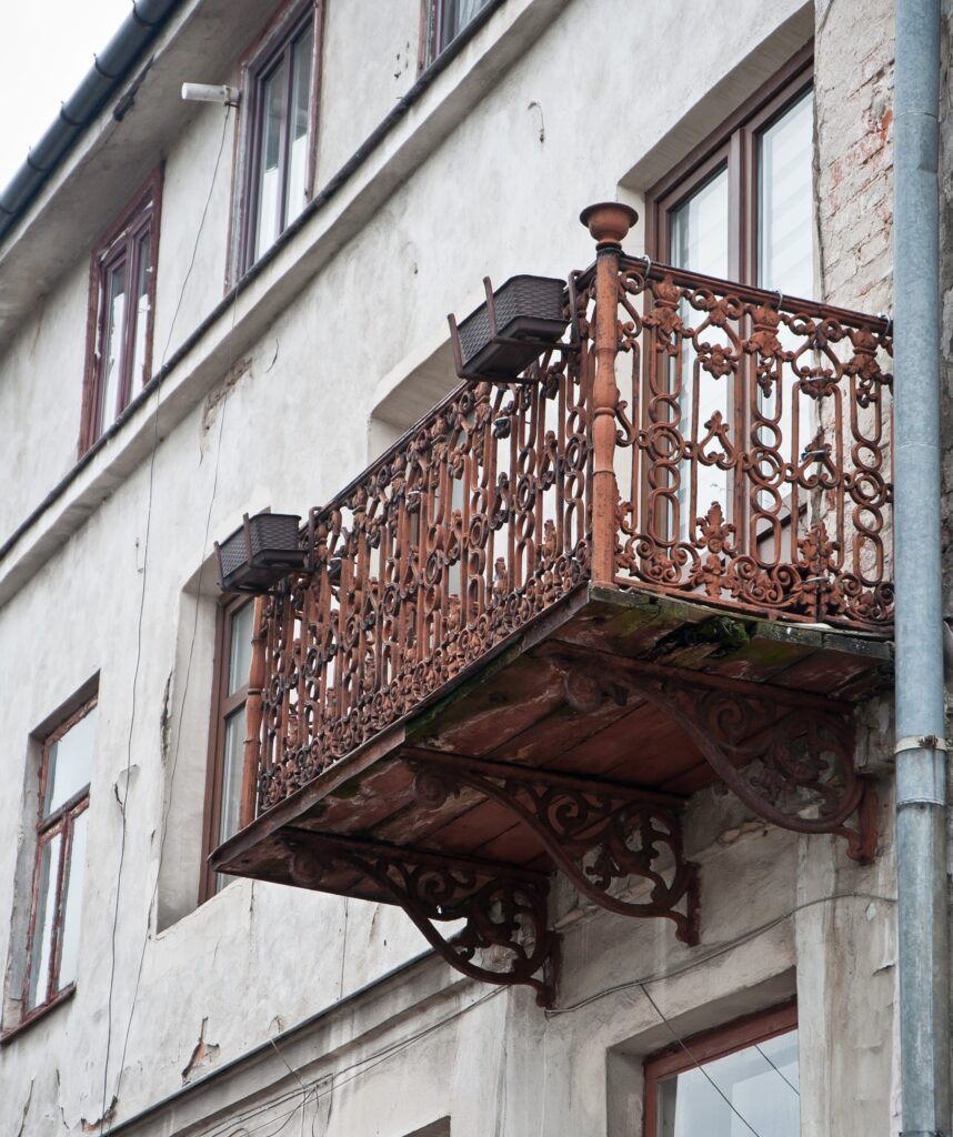 Balkon, elewacja frontowa (33). Fot. Teresa Adamiak, 2021, źródło: Res in Ornamento