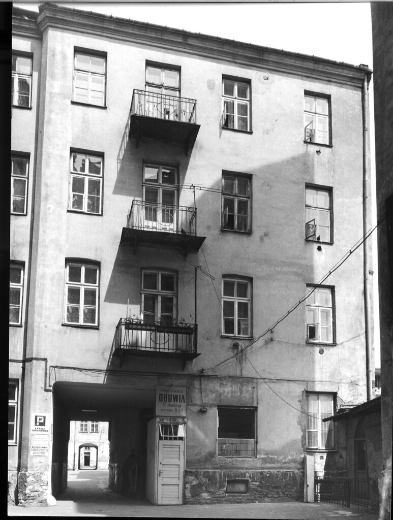 Targowa 32 - kamienica Oficyna I równoległa do ulicy, fot. Bohdan Olechnicki, 1977, Archiwum WUOZ w Warszawie