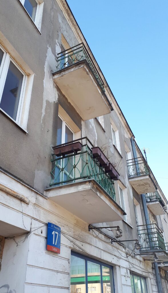 Balkony, elewacja frontowa. Fot. Robert Marcinkowski, 2021, źródło: Res in Ornamento