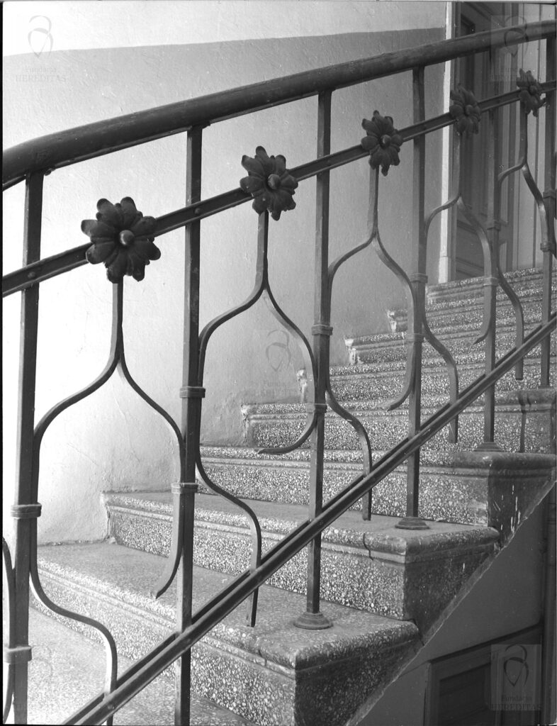 Targowa 48 - kamienica Balustrada schodów, fot. Bohdan Olechnicki, 1977, Archiwum WUOZ w Warszawie