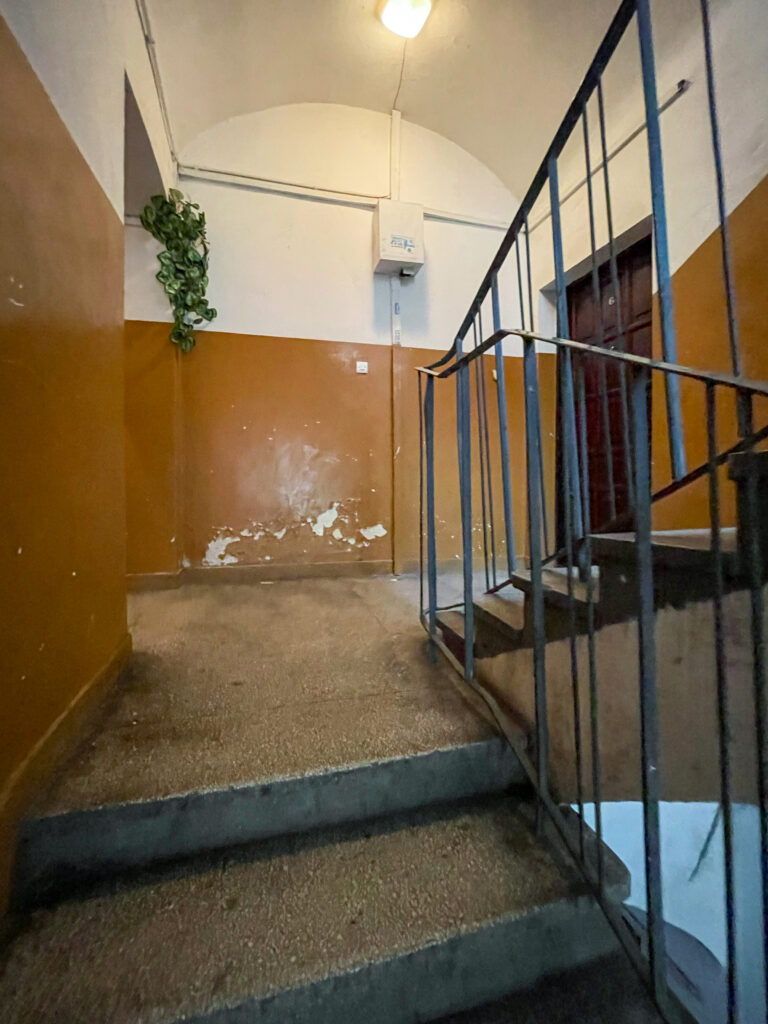 Klatka schodowa, drugie piętro. Fot. Mariusz Majewski, 2021, źródło: Res in Ornamento