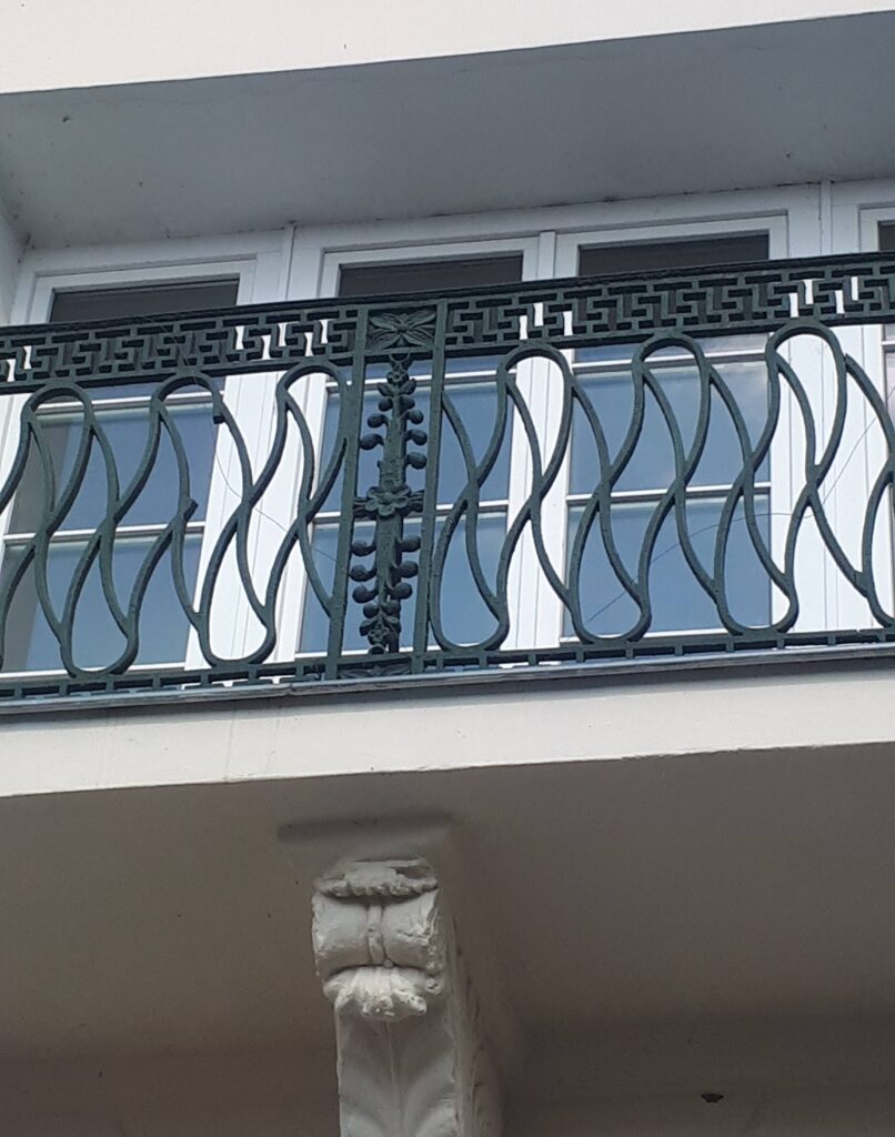 Balustrada balkonu. Fot. Robert Marcinkowski, 2021, źródło: Res in Ornamento