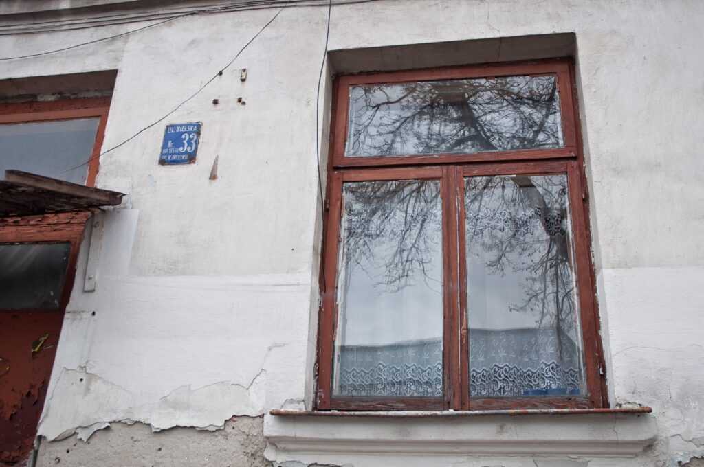 Okno, elewacja frontowa (33). Fot. Teresa Adamiak, 2021, źródło: Res in Ornamento