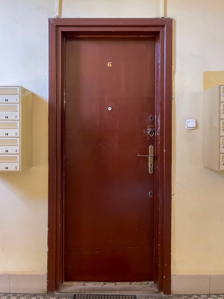 Drzwi, klatka schodowa, parter. Fot. Mariusz Majewski, 2021, źródło: Res in Ornamento