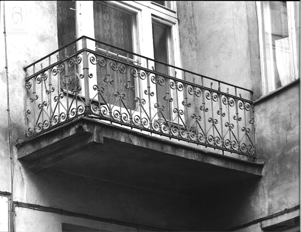 Targowa 46 - kamienica Balkon drugiej kondygnacji w narożu elewacji tylnej, fot. Bohdan Olechnicki, 1977, Archiwum WUOZ w Warszawie