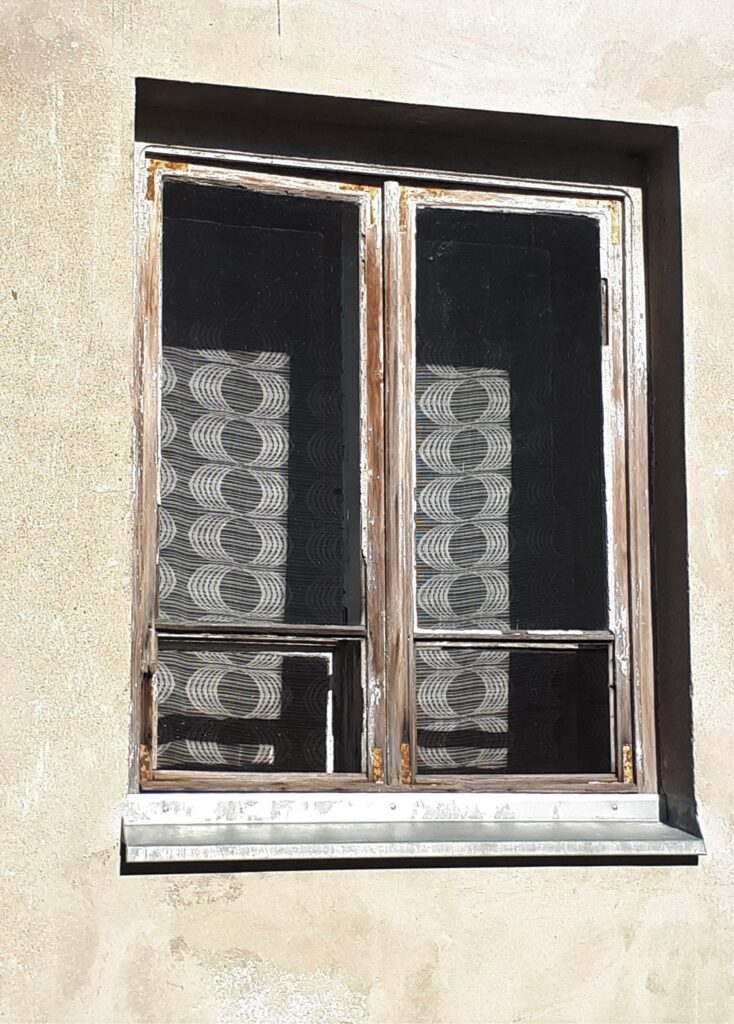 Okno, elewacja boczna. Fot. Robert Marcinkowski, 2021, źródło: Res in Ornamento