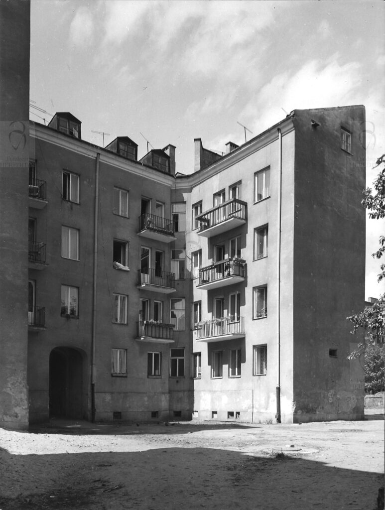 Targowa 64 - kamienica Elewacje od podwórza III, fot. Bohdan Olechnicki, 1977, Archiwum WUOZ w Warszawie
