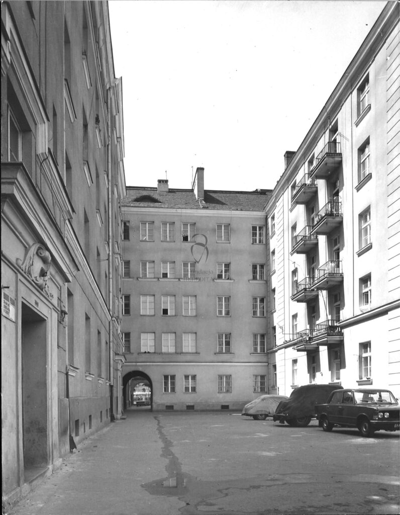 Targowa 70 - kamienica Podwórze - elewacja budynku frontowego oficyny prawej i środkowej, fot. Bohdan Olechnicki, 1977, Archiwum WUOZ w Warszawie